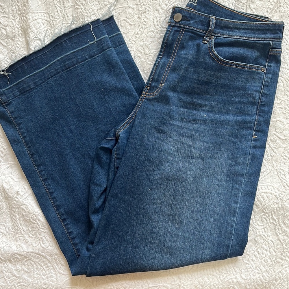 High rise. Wide Leg jeans. Size 12. Used 2 times. Doesn’t fit me anymore